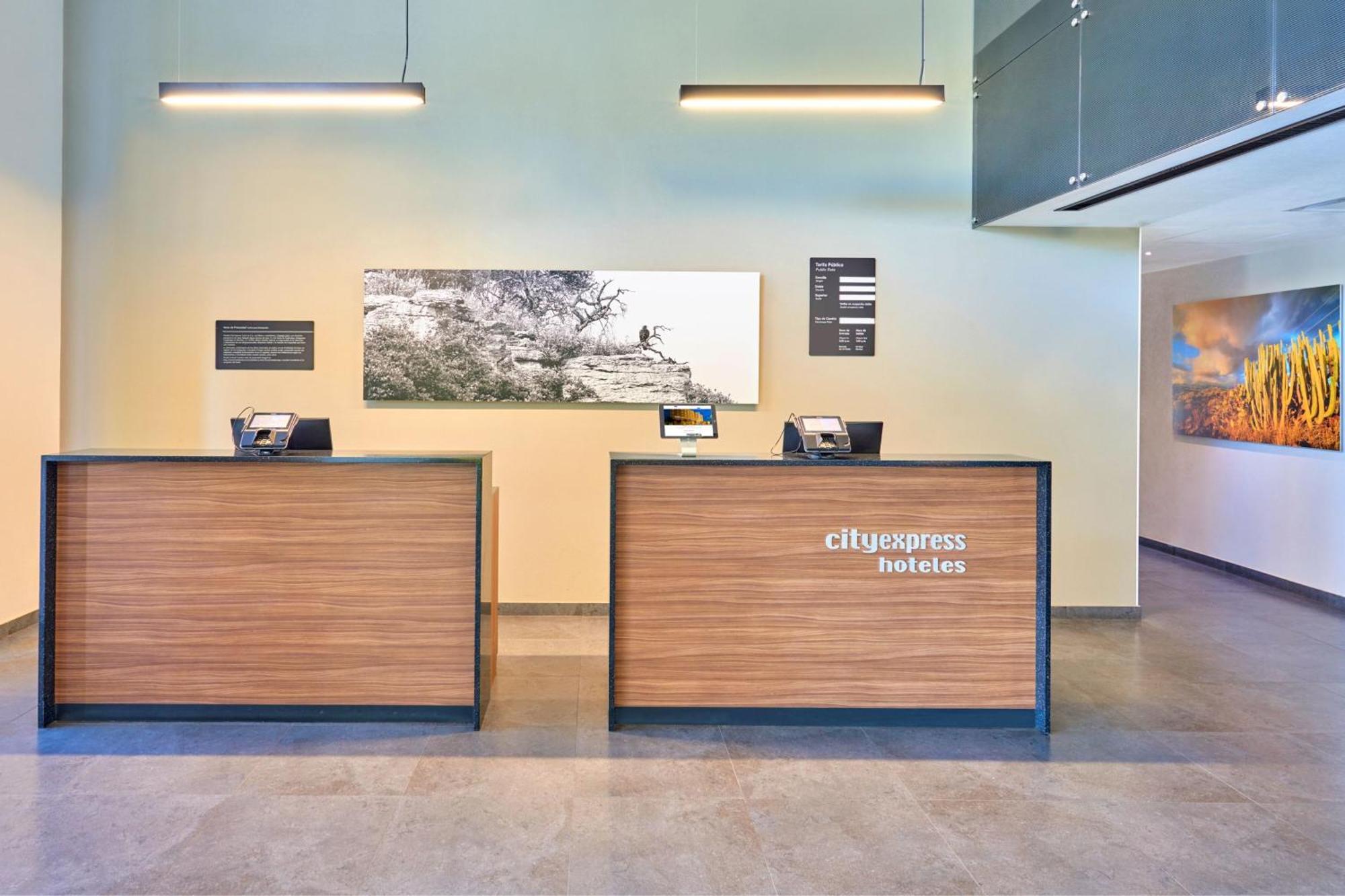 City Express By Marriott Caborca Heroica Caborca Extérieur photo